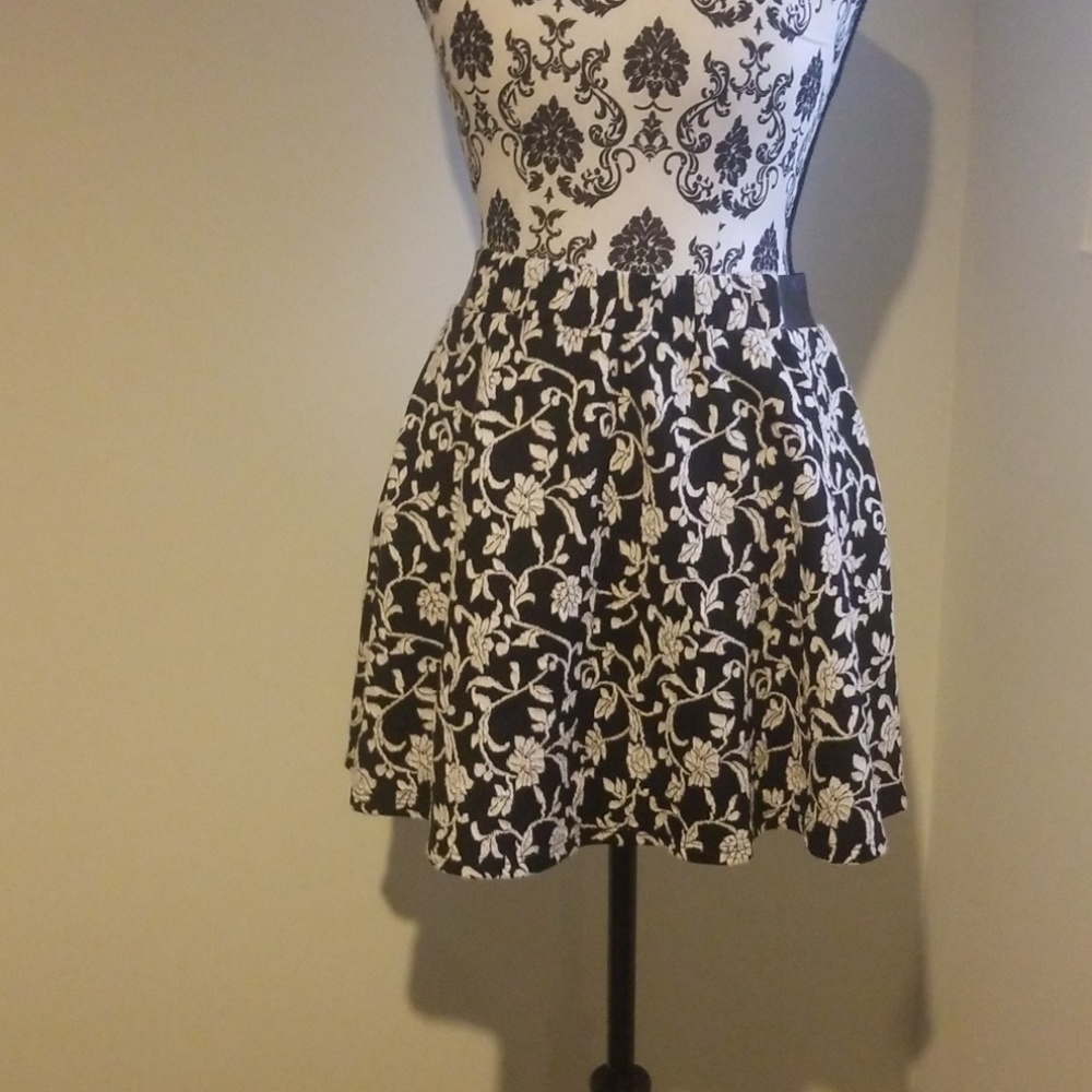MINI LENGTH SKIRT